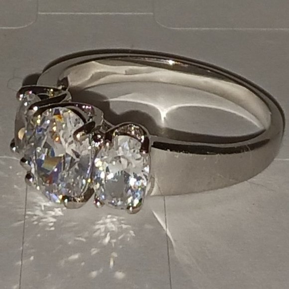 Silvertone Three Stone CZ Fashion Ring Size 11 - Picture 8 of 10